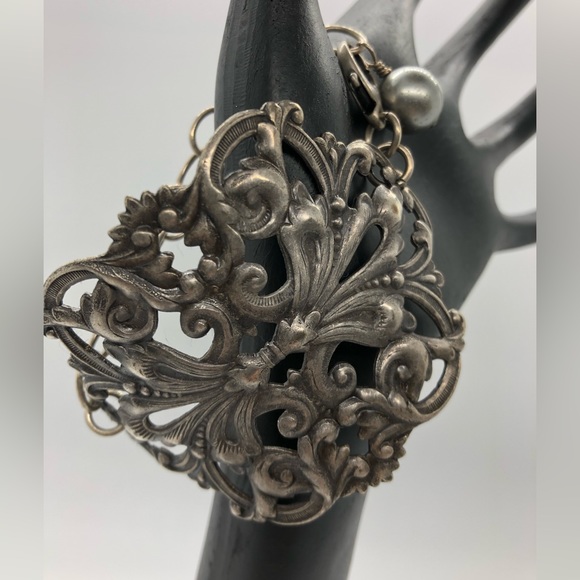 Vintage style intricate design bracelets - Picture 2 of 4